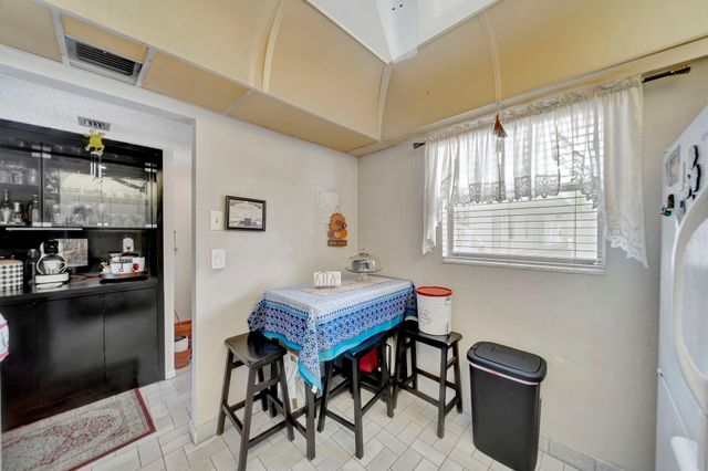 3100 Holiday Springs Boulevard 305, Margate, FL 33063