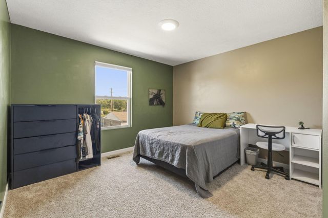 908 Heimat Haus Drive, Grove City, OH 43123