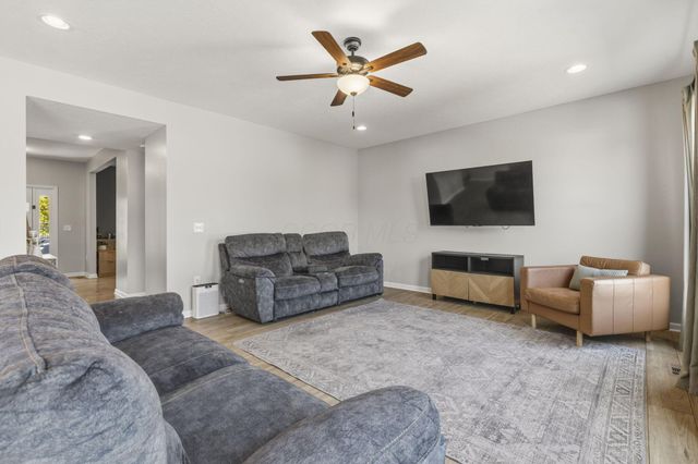 908 Heimat Haus Drive, Grove City, OH 43123