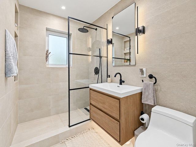 8494 Austin Street, Kew Gardens, NY 11415