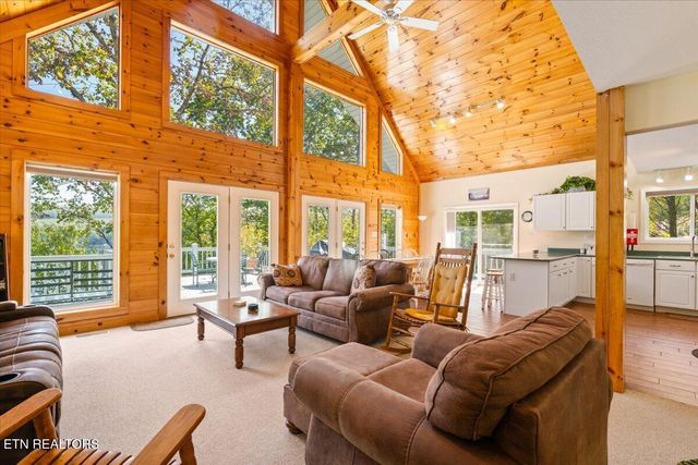 939 E Norris Point Rd, Lafollette, TN 37766