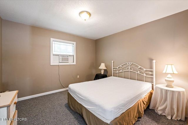 939 E Norris Point Rd, Lafollette, TN 37766