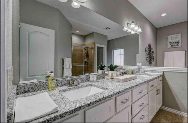 829 SW 40th Street, Moore, OK 73160