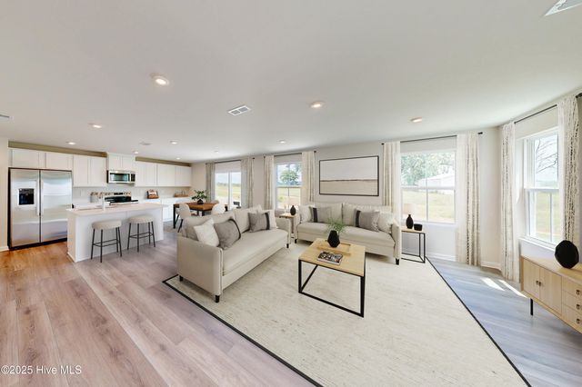 8174 Sterling Oaks Drive NW, Ash, NC 28420