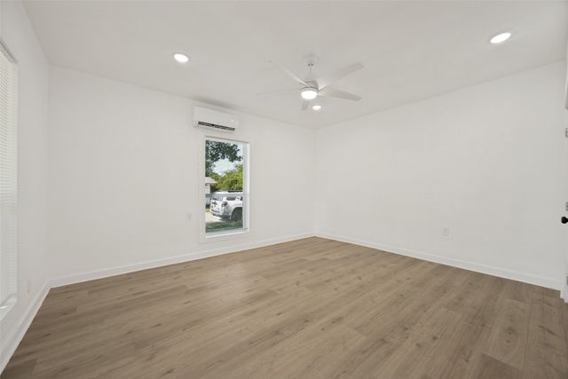 404 S Pearl Street, Trenton, TX 75490