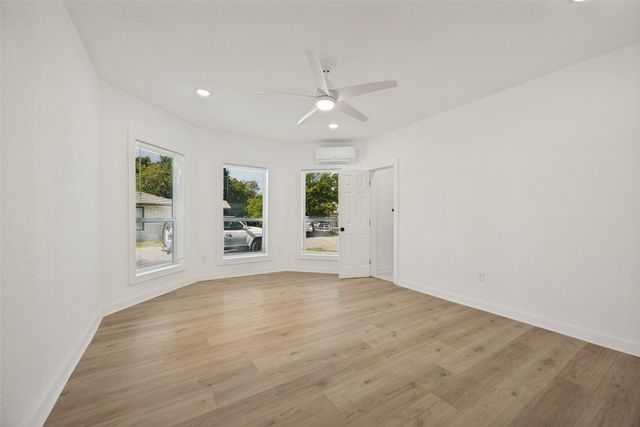 404 S Pearl Street, Trenton, TX 75490