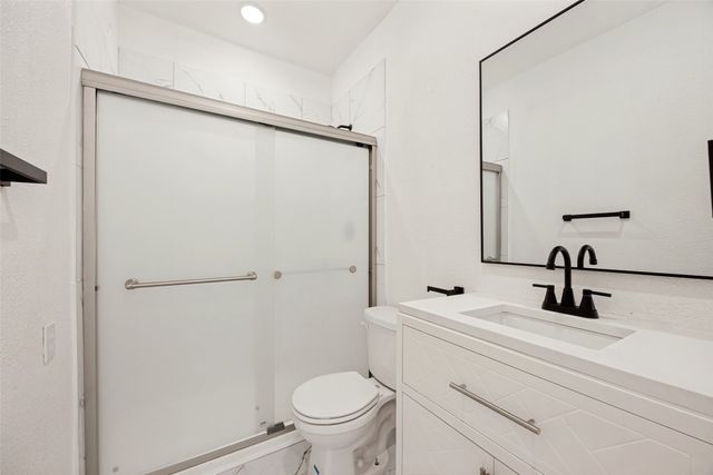404 S Pearl Street, Trenton, TX 75490