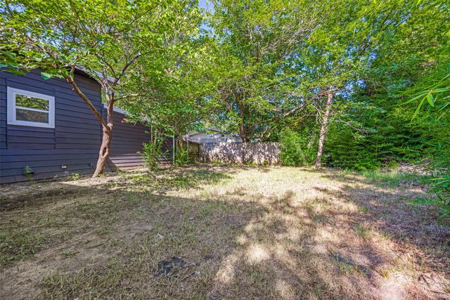404 S Pearl Street, Trenton, TX 75490