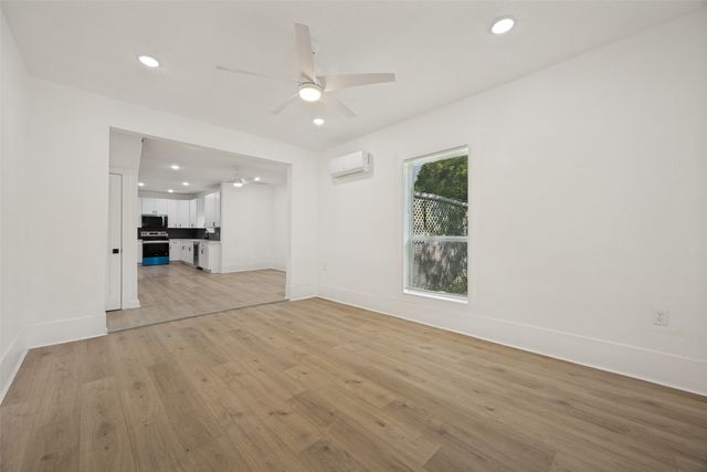404 S Pearl Street, Trenton, TX 75490