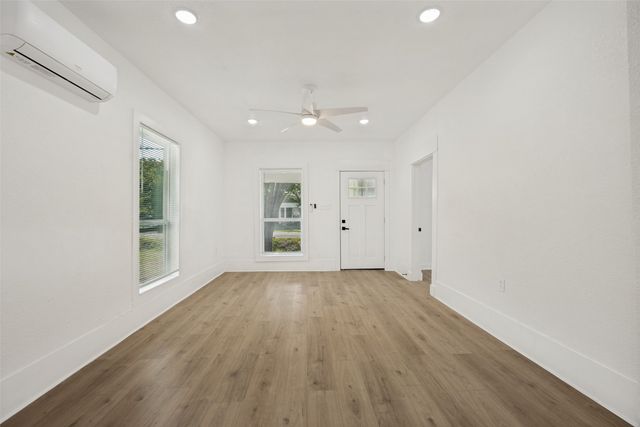 404 S Pearl Street, Trenton, TX 75490