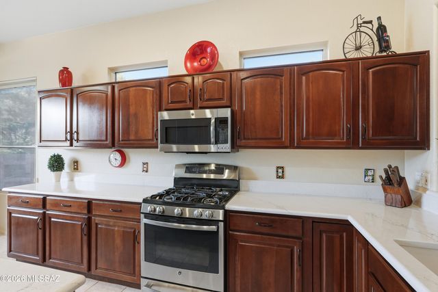 8083 W Greensleeves Way, Tucson, AZ 85743