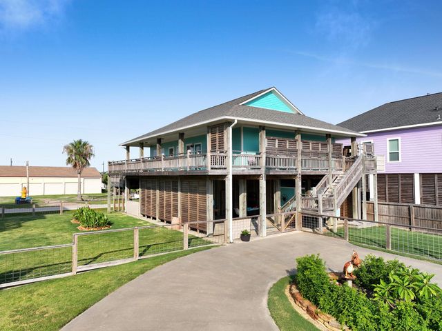 867 Townsend Drive, Crystal Beach, TX 77650