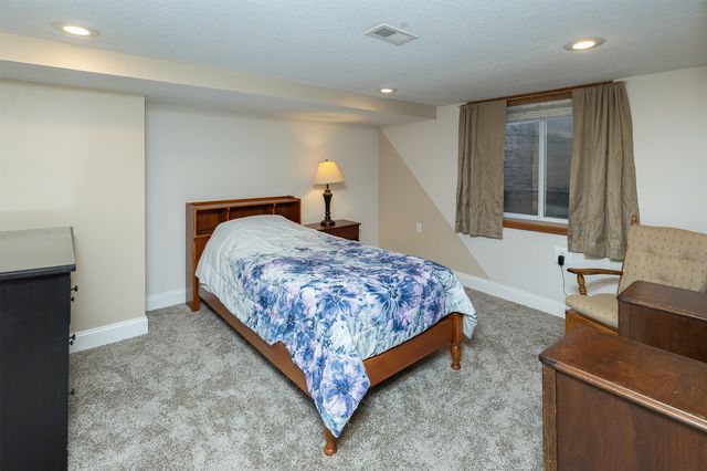 605 11th Street, West Des Moines, IA 50265