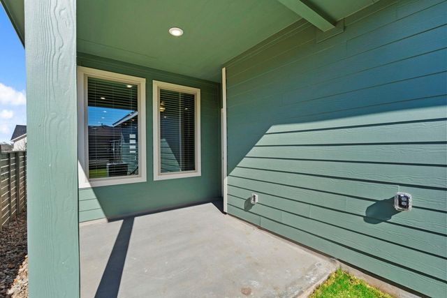 193 Weaver LN, Bastrop, TX 78602