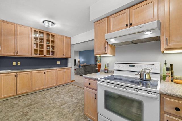 3337 Kensington COURT, Elmwood Park, WI 53405