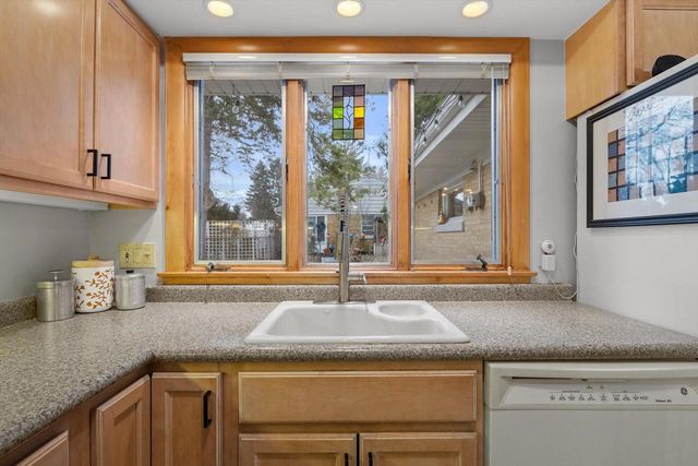 3337 Kensington COURT, Elmwood Park, WI 53405