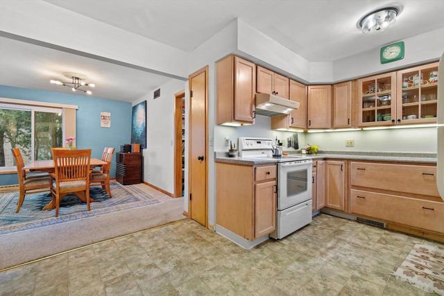 3337 Kensington COURT, Elmwood Park, WI 53405