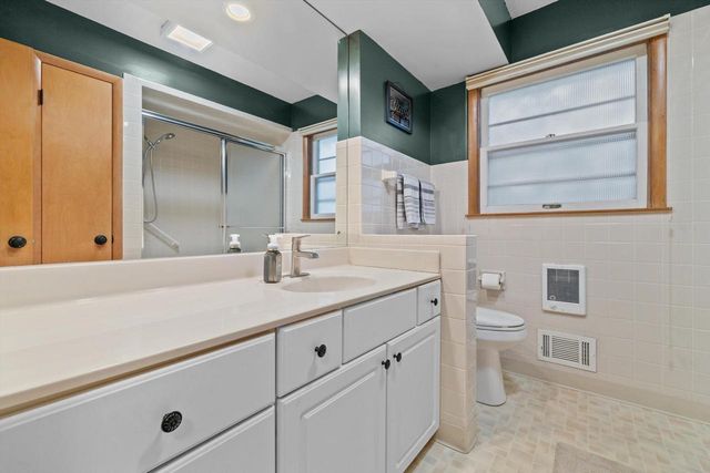 3337 Kensington COURT, Elmwood Park, WI 53405