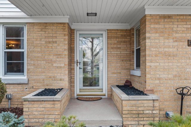 3337 Kensington COURT, Elmwood Park, WI 53405