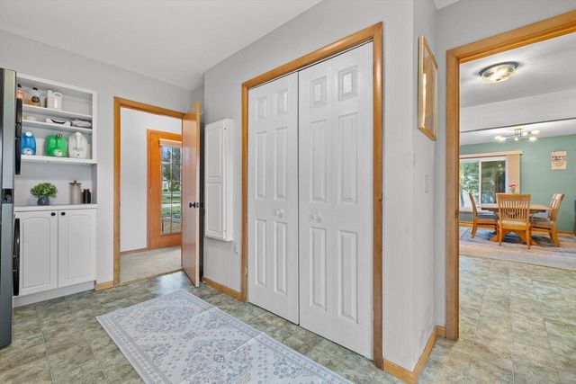 3337 Kensington COURT, Elmwood Park, WI 53405