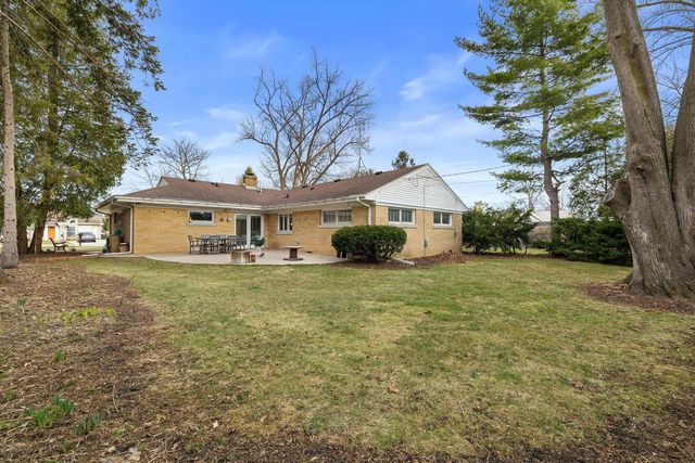 3337 Kensington COURT, Elmwood Park, WI 53405