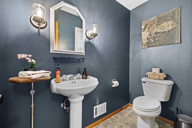 3337 Kensington COURT, Elmwood Park, WI 53405