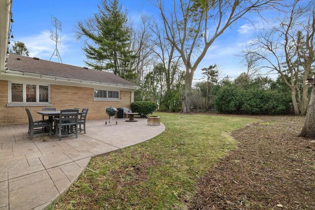 3337 Kensington COURT, Elmwood Park, WI 53405
