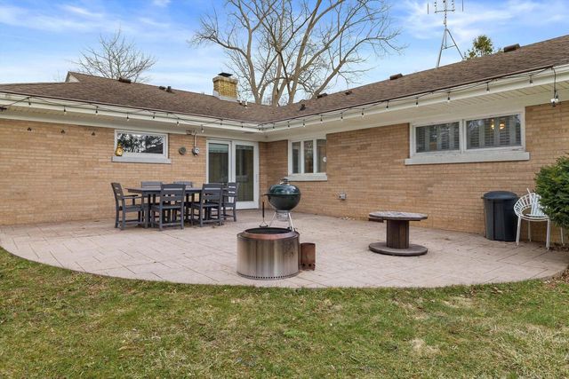 3337 Kensington COURT, Elmwood Park, WI 53405