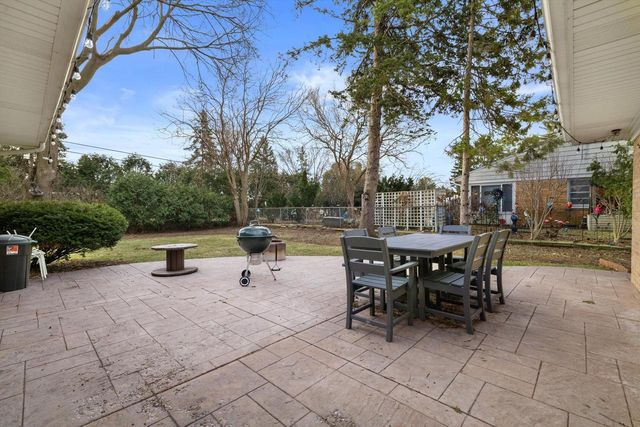 3337 Kensington COURT, Elmwood Park, WI 53405