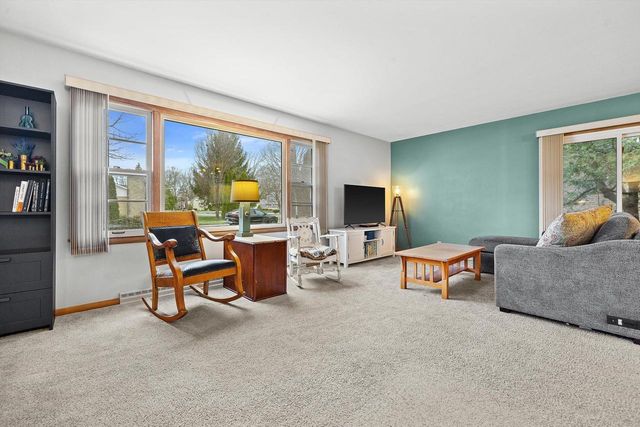 3337 Kensington COURT, Elmwood Park, WI 53405