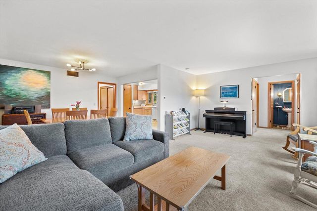 3337 Kensington COURT, Elmwood Park, WI 53405
