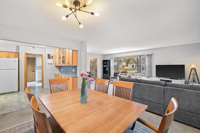 3337 Kensington COURT, Elmwood Park, WI 53405