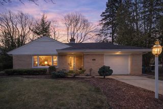 3337 Kensington COURT, Elmwood Park, WI 53405