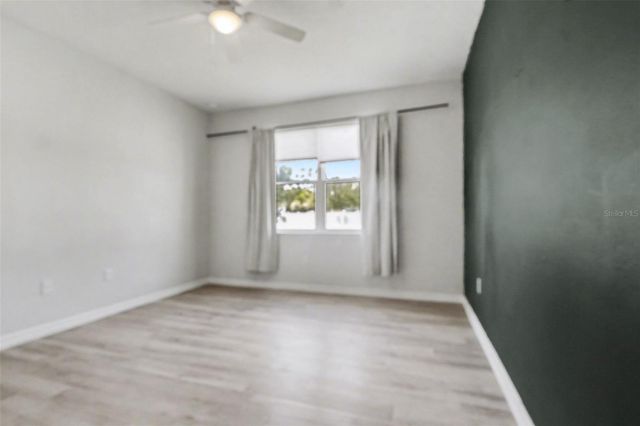 2735 ROWAN STREET, Tavares, FL 32778