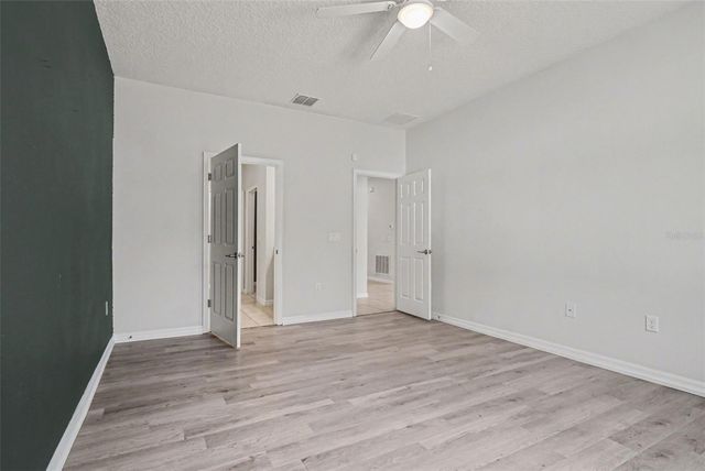 2735 ROWAN STREET, Tavares, FL 32778