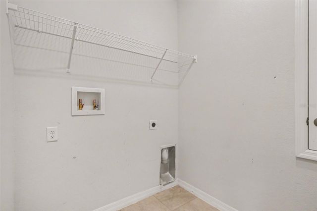 2735 ROWAN STREET, Tavares, FL 32778