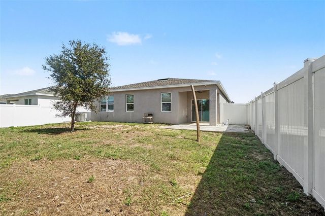 2735 ROWAN STREET, Tavares, FL 32778