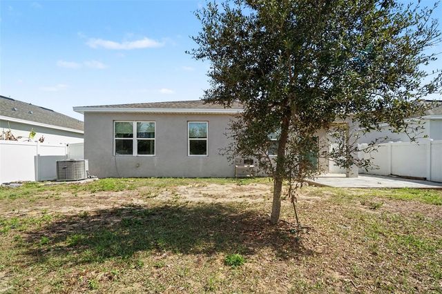 2735 ROWAN STREET, Tavares, FL 32778