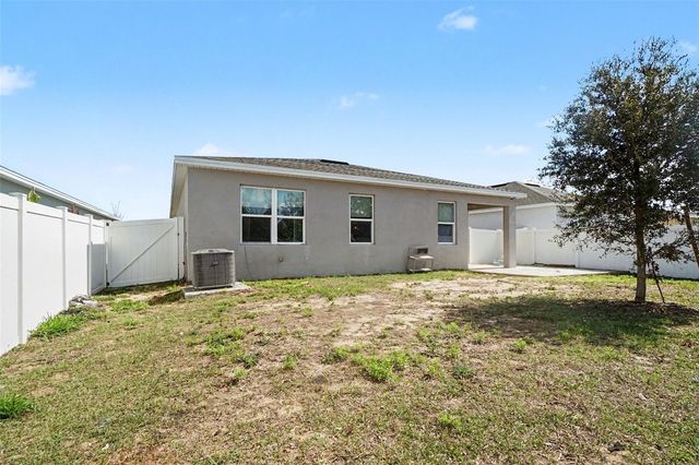 2735 ROWAN STREET, Tavares, FL 32778