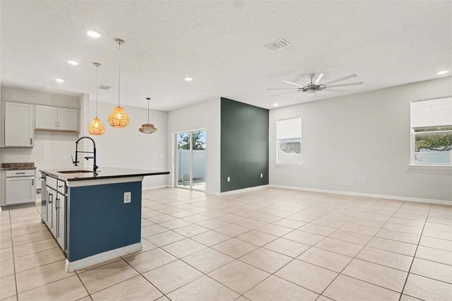 2735 ROWAN STREET, Tavares, FL 32778