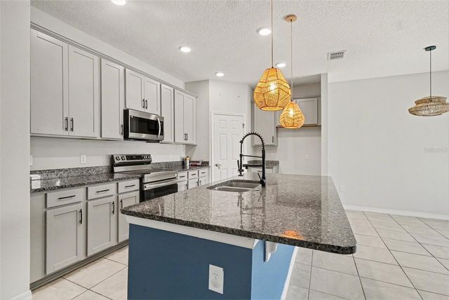 2735 ROWAN STREET, Tavares, FL 32778