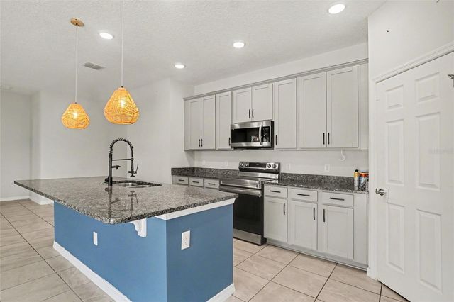 2735 ROWAN STREET, Tavares, FL 32778