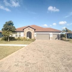 2038 Grove DR, Naples, FL 34120
