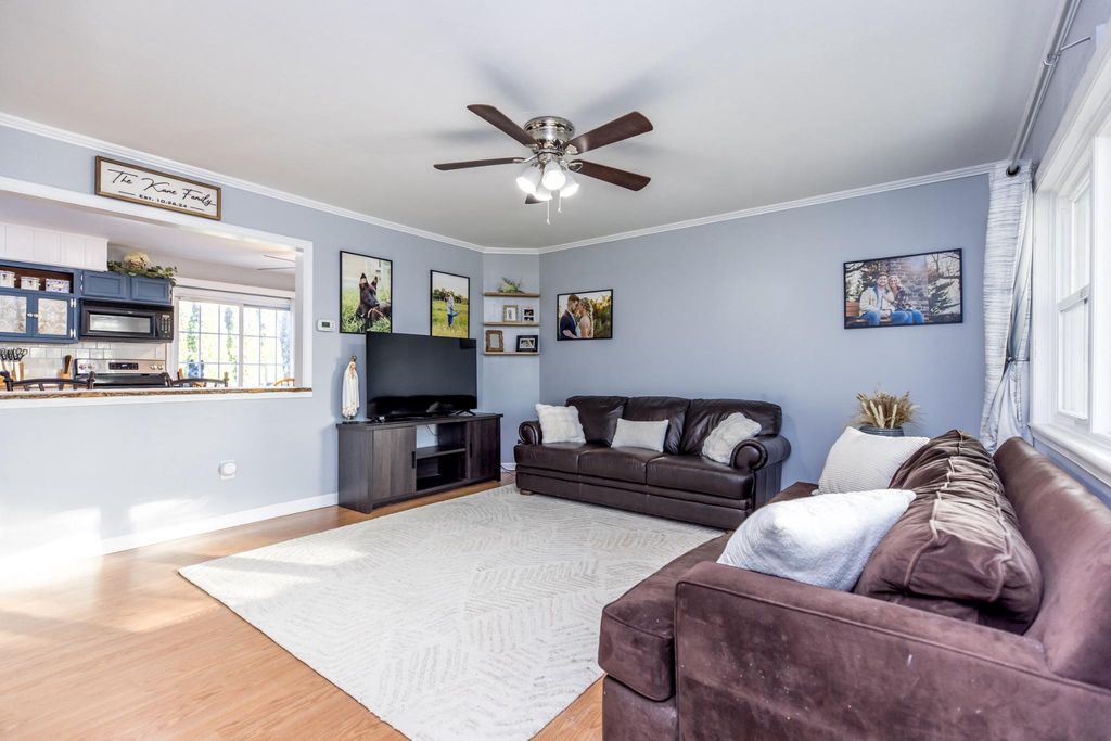 Image 2 of property listing at 3427 YORK ST, Manchester, MD 21102