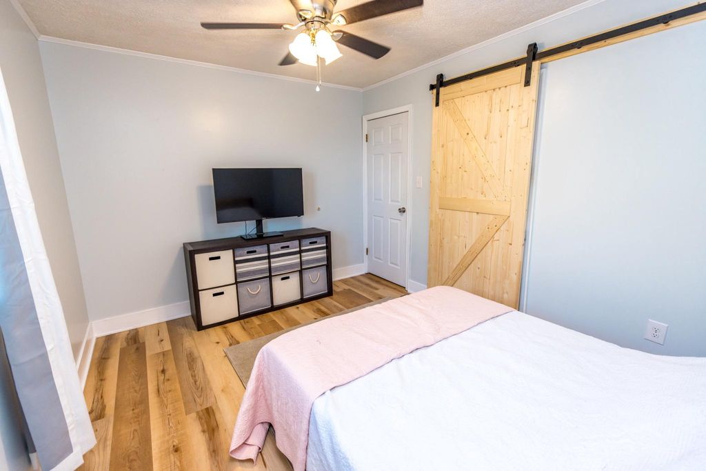 Image 11 of property listing at 3427 YORK ST, Manchester, MD 21102