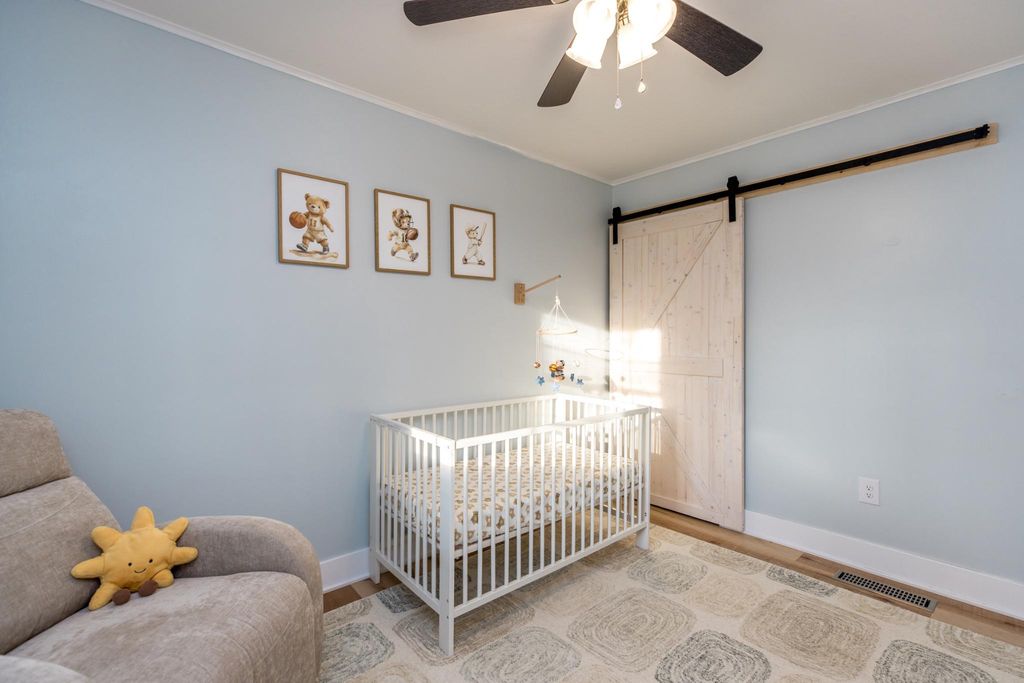 Image 12 of property listing at 3427 YORK ST, Manchester, MD 21102