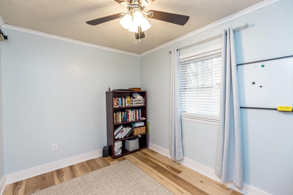 Image 14 of property listing at 3427 YORK ST, Manchester, MD 21102