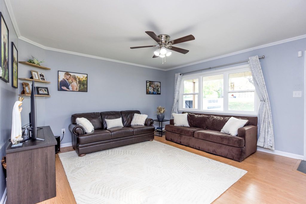 Image 3 of property listing at 3427 YORK ST, Manchester, MD 21102