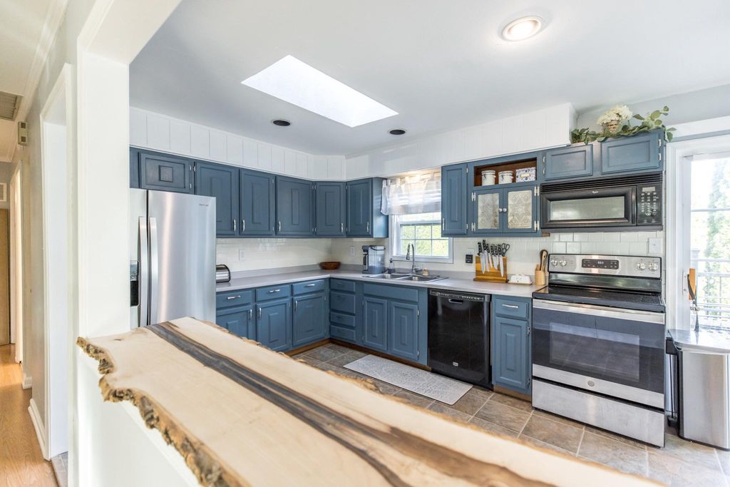 Image 6 of property listing at 3427 YORK ST, Manchester, MD 21102