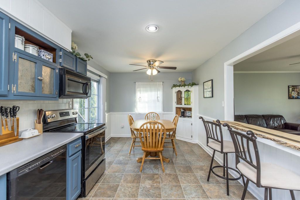 Image 7 of property listing at 3427 YORK ST, Manchester, MD 21102